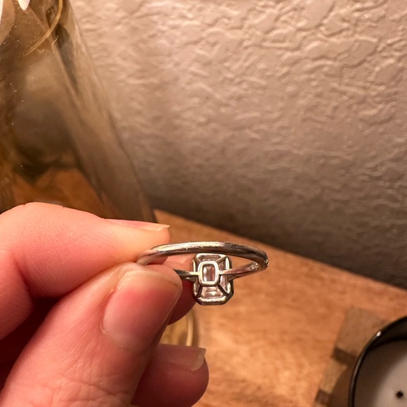 Tiffany & Co. 1.18 Carat Diamond Solitaire Engagement Ring - Picture 3 of 7